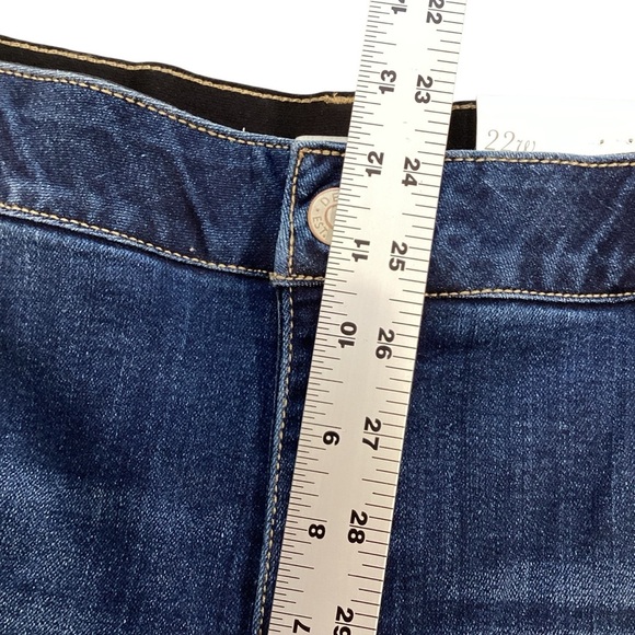 NWT CATO Women’s Contour Fit Hourglass Hi Rise Denim Shorts 22W 4.5” Stretchy - Picture 6 of 12